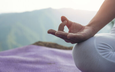 Celebrando el Solsticio de Verano y el Día Internacional del Yoga: Un Llamado a la Meditación