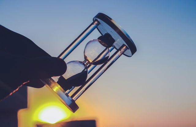 Escapando de la Prisión del Reloj: La Verdad Espiritual sobre el Tiempo y el Poder del Ahora